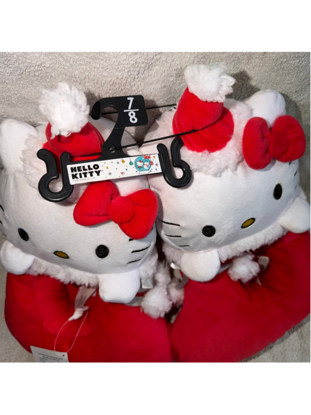 NWT Women’s Size 7/8 Hello Kitty by Sanrio Christmas Stocking Slippers - Picture 4 of 9